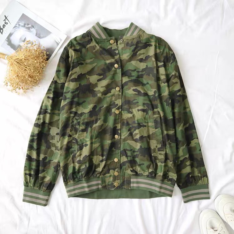 เสื้อเขียวทหาร เสื้อนอก เสื้อคลุมลายพราง แนวทหาร แพทเทินสวย เท่ห์มาก คะ สำเนา ลายพราง