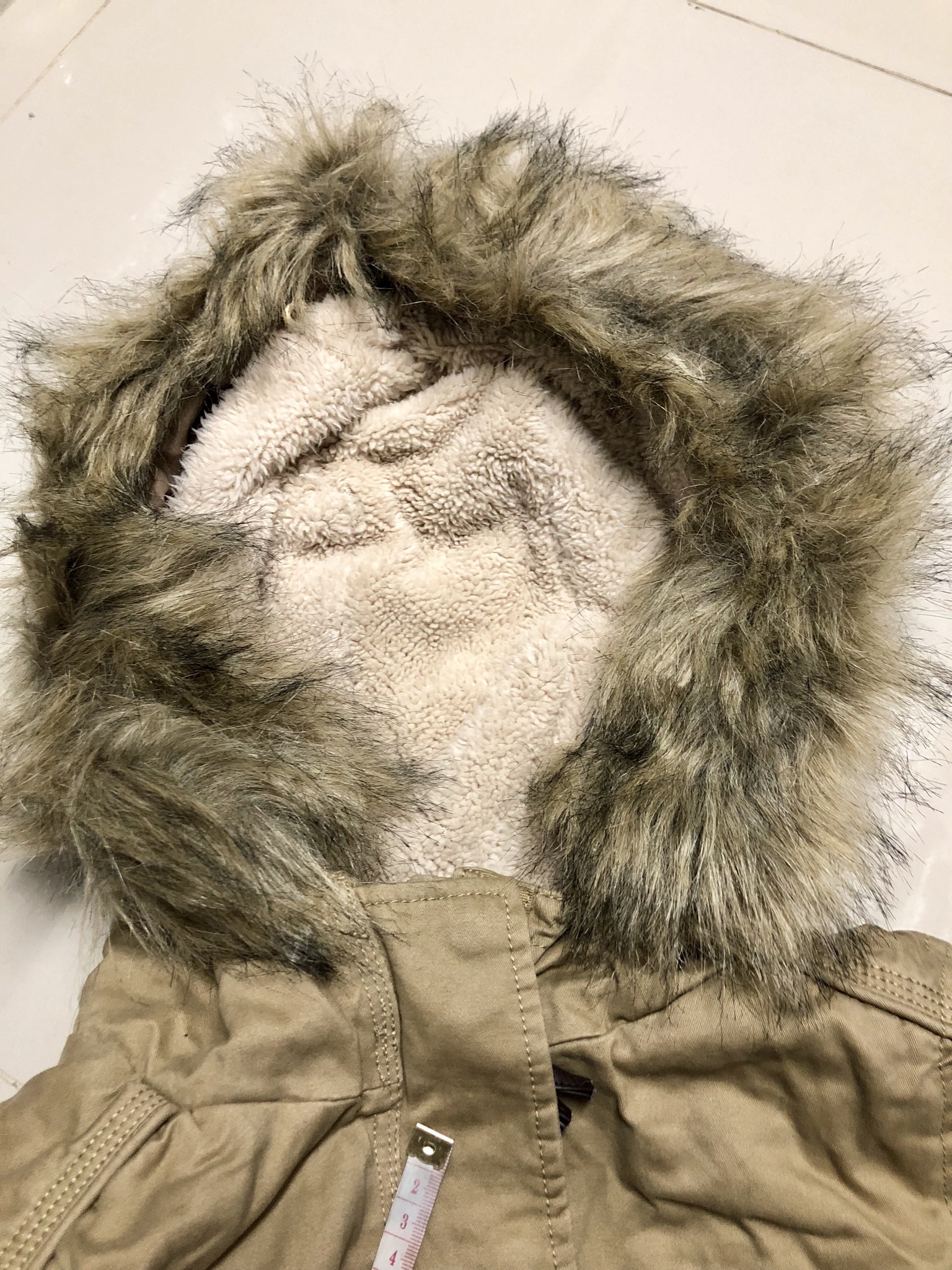 เสื้อกันหนาว เสื้อแนวPARKA กันหนาว แต่งฮูทติดเฟอร์ สีกากี แบรนด์เนม ALCOTT LOSANGELES UK แท้ ซับขนอุ่นสีขาว งานสวยเนี๊ยบมากคะ Size S/M/L /XL กากี
