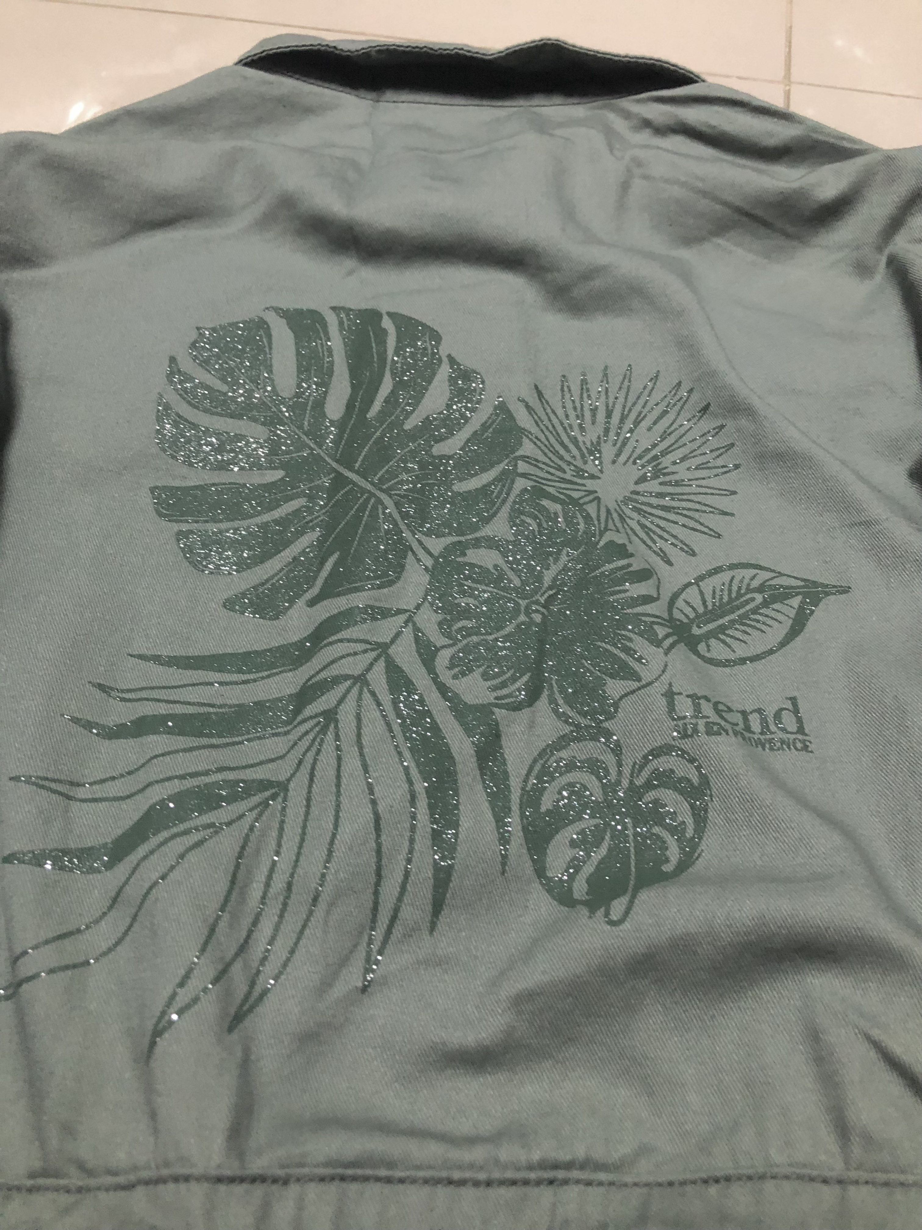 Trend เสื้อนอกเขียวทหาร เสื้อแจ็คเก็ต แนวทหาร แบรนด์ TRENDแพทเทิน สวย เท่ห์ มาก เขียว