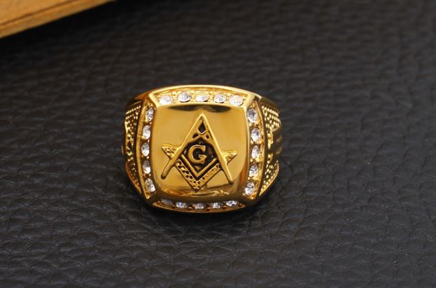 แหวนทอง แหวนผู้ชาย หน้าตัด สี่เหลี่ยม ล้อมเพชร CZ สุดหรู ลาย Mason Freemasonry แหวนทอง วัยรุ่น เท่ ๆ 702698
