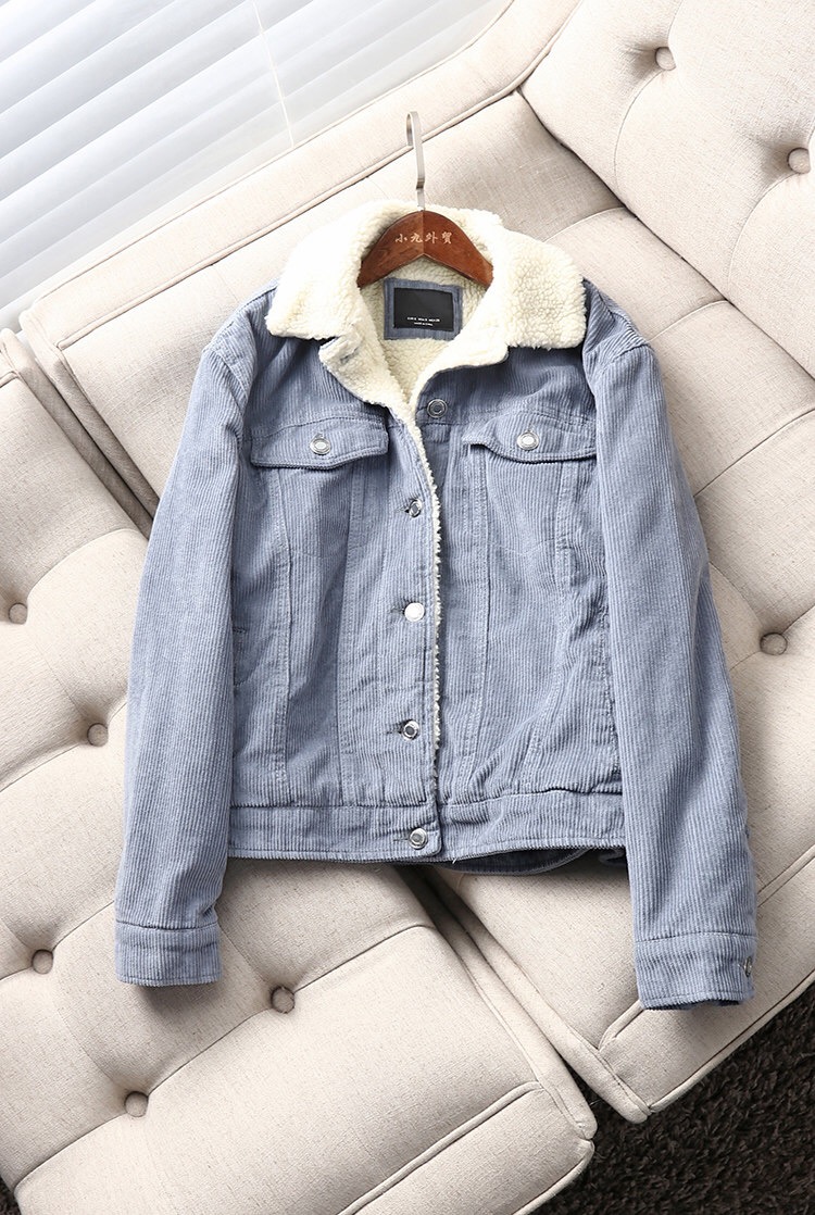 Bershka เสื้อกันหนาว เสื้อแจ็ค เนื้อลูกฟูก แต่งซับขนอุ่น สีขาวด้านใน แบรนด์ BESHKAงานสวย น่ารักมากคะ