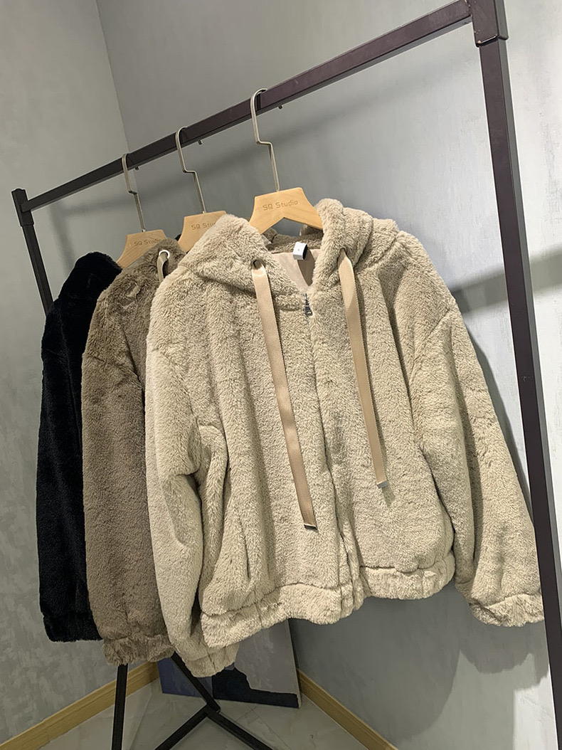 Page one เสื้อเฟอร์กันหนาว หมวกฮู้ด เสื้อขน Fluffy coat แบรนด์ page One ดำ