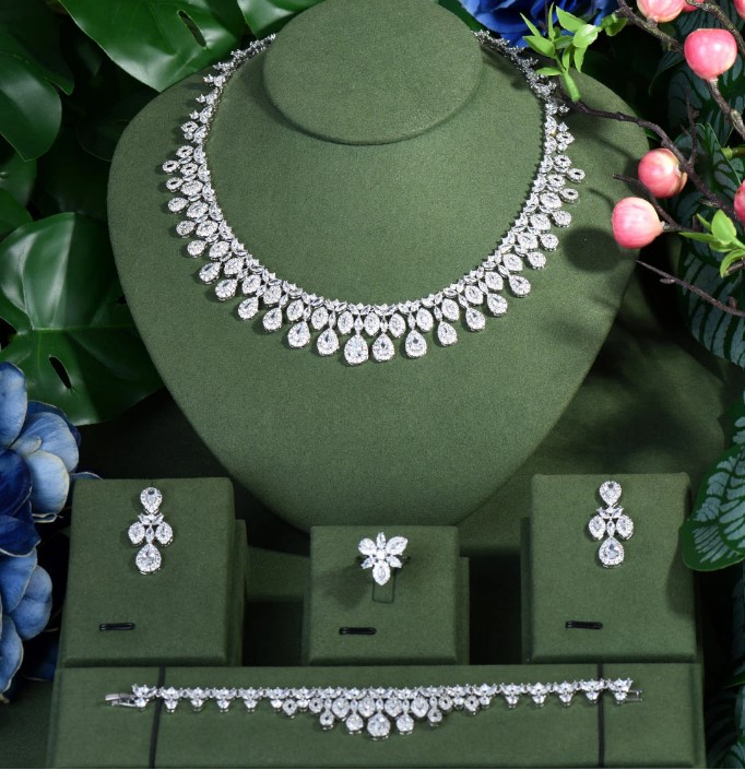ชุดเครื่องประดับ เพชร สุดคุ้ม สร้อยคอ ต่างหู แหวน สร้อยข้อมือ เพชร เข้าชุด ใส่ออกงานหรู 711532
