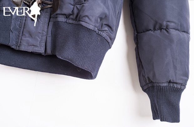 เสื้อกันหนาว เสื้อหนาวบุนวม สีเขียวทหาร แบรนด์เนม BIEN BLEU ติดหมวกฮูท แต่งกระดุมไม้ Size S/L