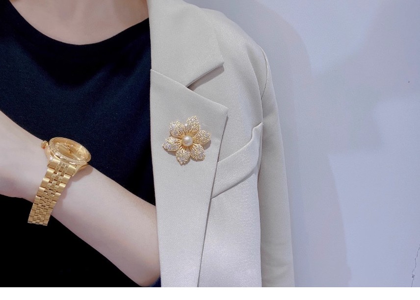 เข็มกลัด ดอกไม้ สีทอง สวยหรู เข็มกลัดดอกไม้ฝังเพชร สีทอง ทั้งชิ้น ติดเสื้อ สูท ชุดราตรี เสริมบารมี 784134