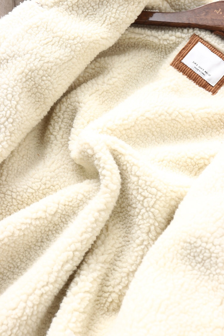 Bershka เสื้อกันหนาว เสื้อแจ็ค เนื้อลูกฟูก แต่งซับขนอุ่น สีขาวด้านใน แบรนด์ BESHKAงานสวย น่ารักมากคะ