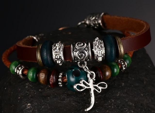 สร้อยข้อมือ สายหนังแท้ สไตล์วินเทจ สร้อยข้อมือผู้ชาย ผู้หญิง ใส่ได้ แบบวัยรุ่น ห้อยจี้ รูปแมงปอ ร้อยลูกปัดไม้ สุดคลาสสิค 488568