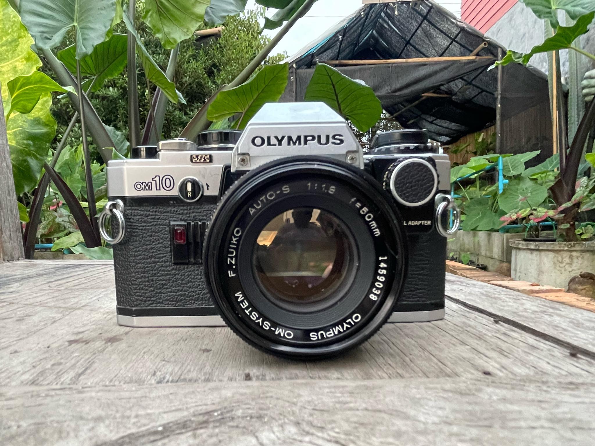 OLYMPUS OM-10+ OLYMPUS OM-SYSTEM F.ZUIKO AUTO-S 50MM.F1.8 +MANUAL ADAPTER