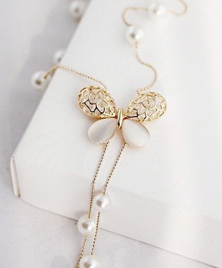สร้อยคอพร้อมจี้รูปผีเสื้อ สไตล์ โช้คเกอร์ ประดับไข่มุก crystal opal เข้ากับ ชุด เดรส หวาน ๆ no 63290489