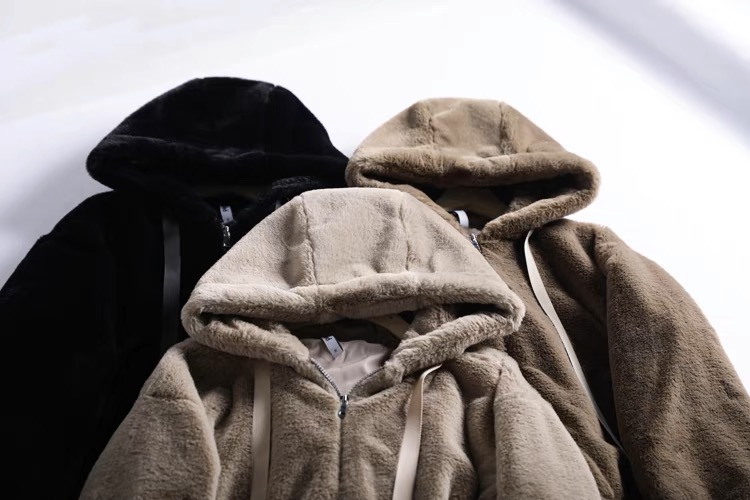 Page one เสื้อเฟอร์กันหนาว หมวกฮู้ด เสื้อขน Fluffy coat แบรนด์ page One ดำ