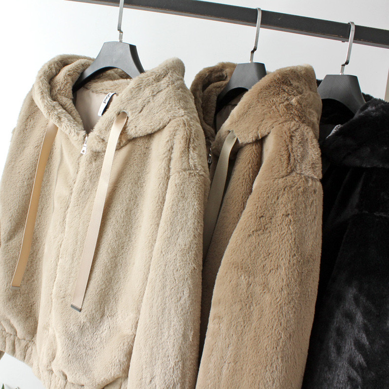Page one เสื้อเฟอร์กันหนาว หมวกฮู้ด เสื้อขน Fluffy coat แบรนด์ page One ดำ
