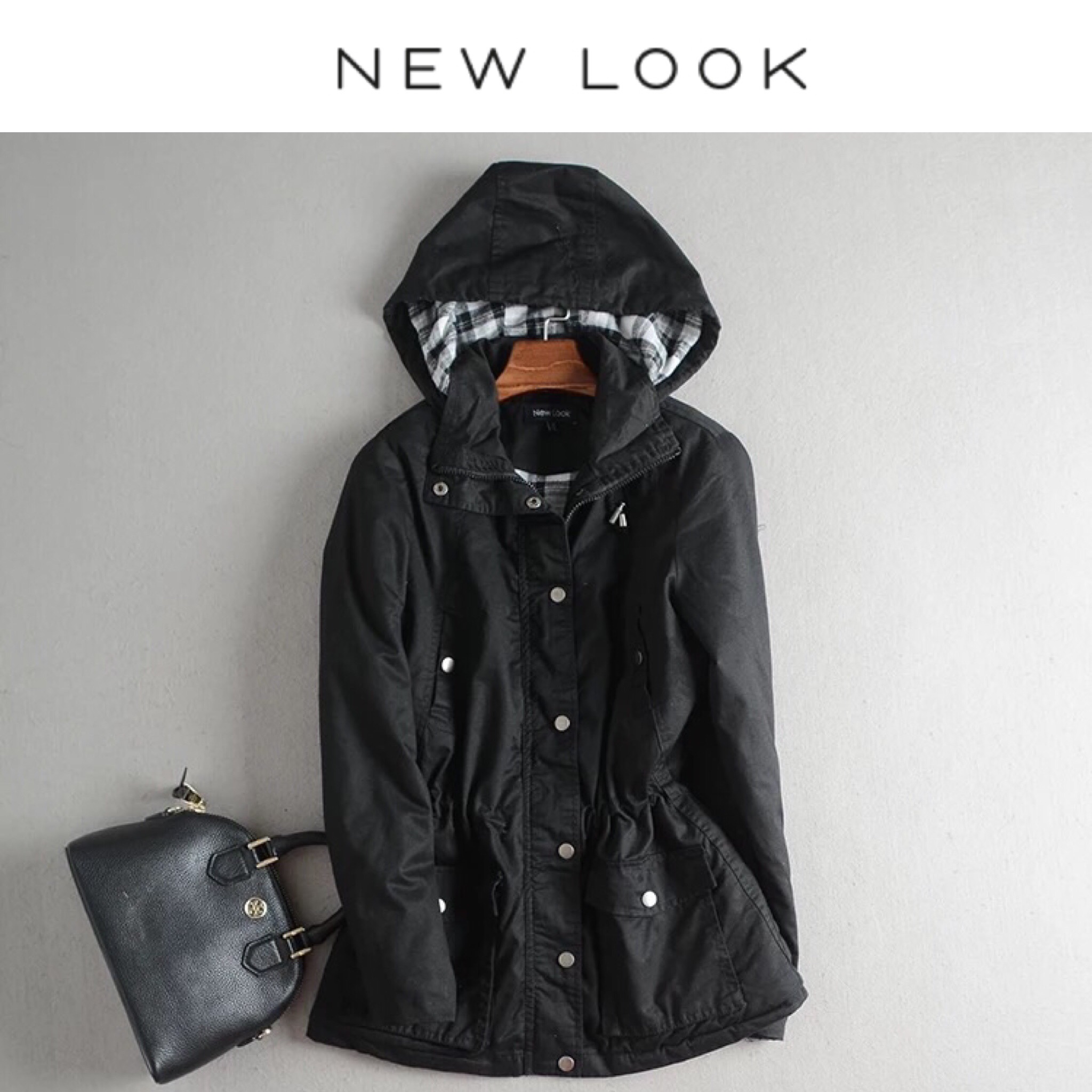 New look เสื้อกันหนาวติดหมวกฮูท เสื้อคลุม เสื้อโค้ช กันหนาว สีเขียว แบรนด์ NEW LOOK แต่งซับผ้าสำลีลายตารางด้านใน brandname NEW LOOK สวย เท่ห์มากคะ Size XS/S/M