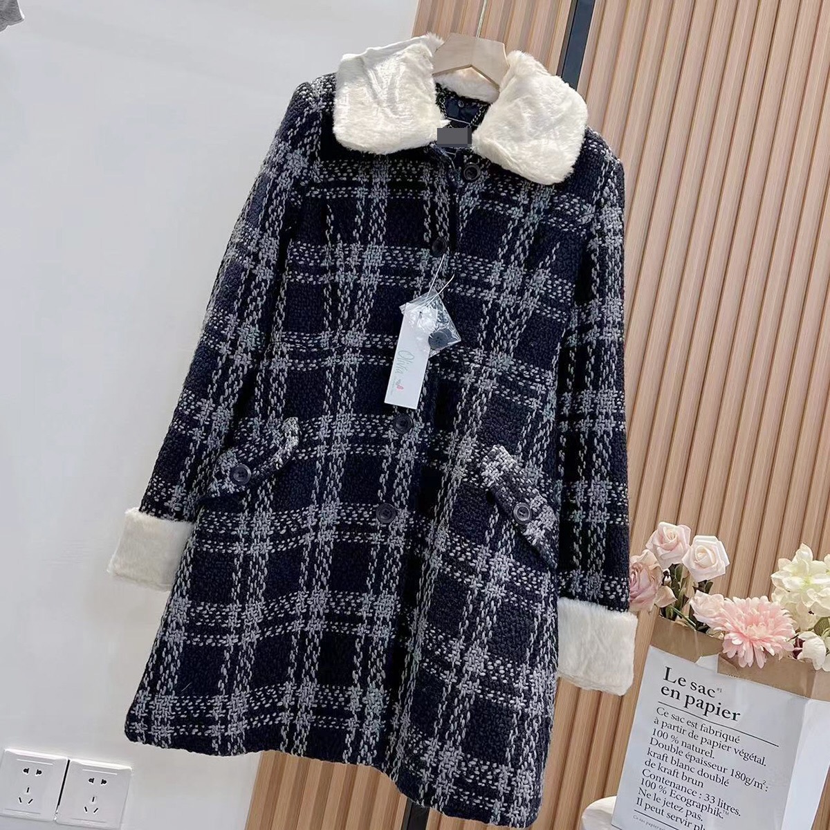 เสื้อโค้ดกันหนาว เสื้อกันหนาว overcoat โค้ทวูล ลายตาราง สีเทา / น้ำเงิน /แดง ผ้าทวีต คอปกแต่งเฟอร์ (เฟอร์ถอดได้ค่ะ )แบรนด์ Olivia ลายตาราง