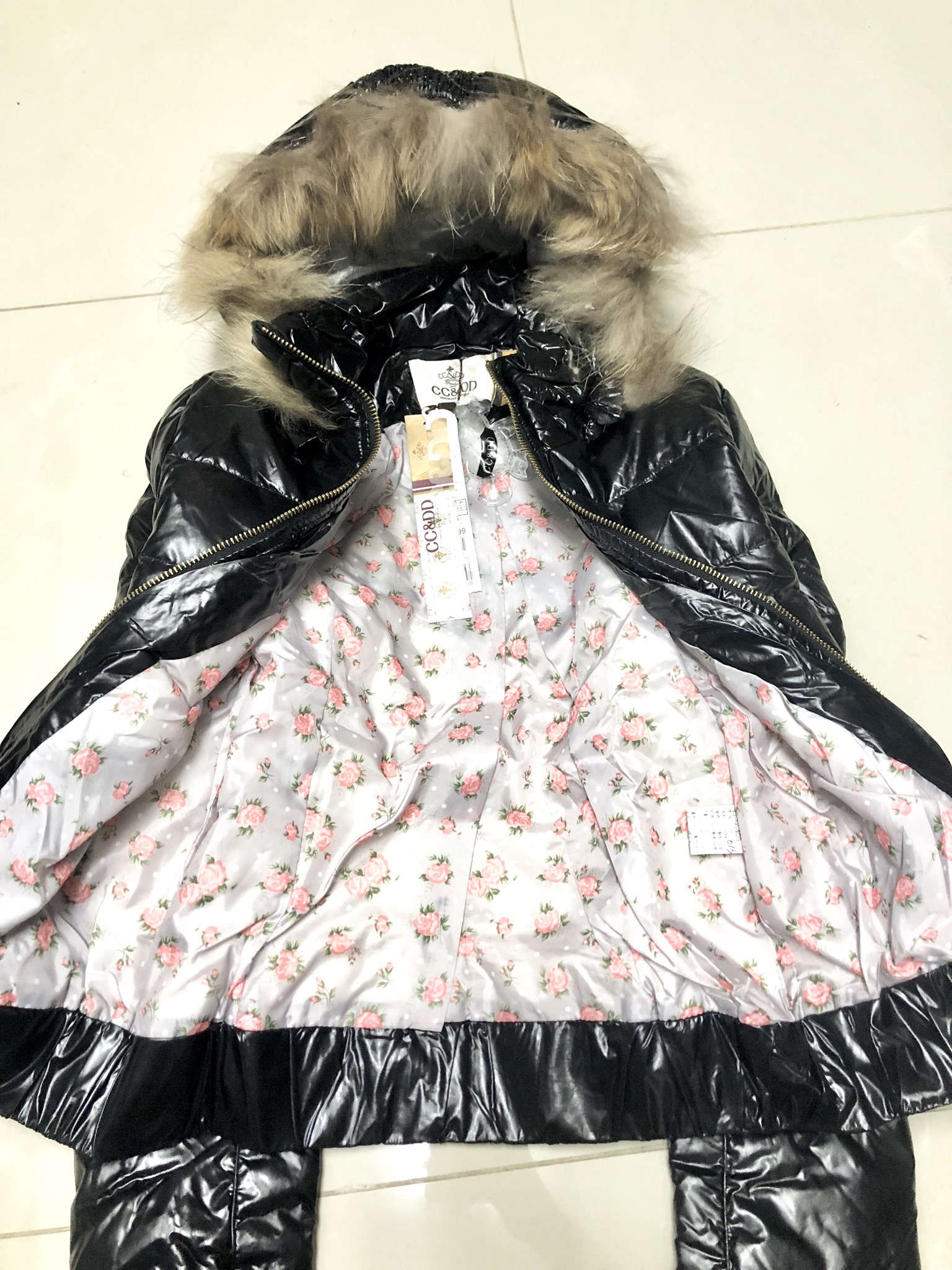 CC&DD เสื้อกันหนาว ขนเป็ด เสื้อ ขนเป็ดแท้ สีดำ แต่งหมวกฮูท แต่งขนเฟอร์ (ฮูท&เฟอร์ถอดได้ทุกจุด) แบรนด์เนม CC&DD (แท้ 100% งานสวย แพทเทินหรู อุ่นมากคะ(เฟอร์แท้ ) (DOWN80% &Feather20%) ดำ