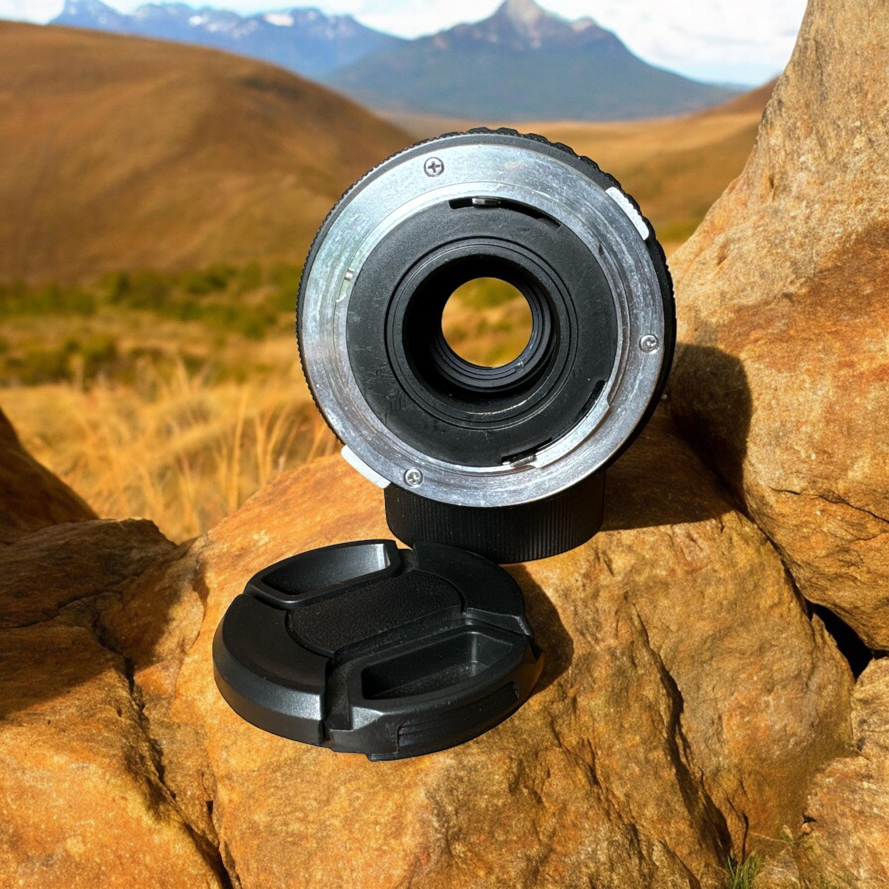 OLYMPUS OM-SYSTEM S ZUIKO AUTO ZOOM 35-70MM. F4 OM MOUNT