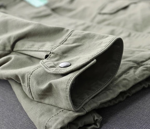 Benetton เสื้อกันหนาว parka ปาร์ก้า โค้ทกันหนาว เสื้อฮูทเฟอร์ สีเขียว แบรนด์เนม BENETTON แต่งขนเฟอร์ ซับขนอุ่นด้านใน(เฟอร์ถอดได้คะ) เขียว