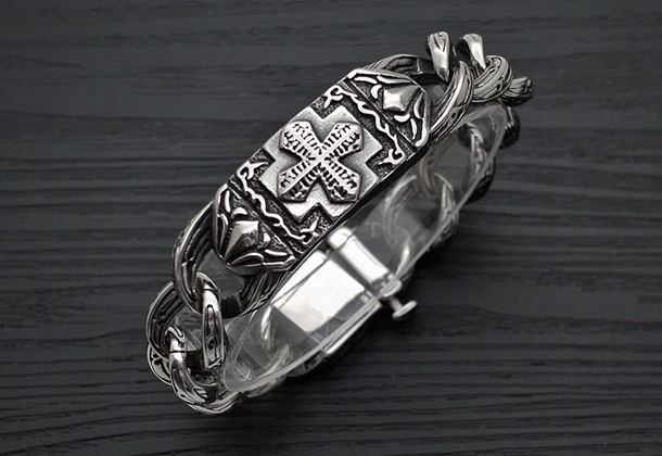 สร้อยข้อมือผู้ชาย สร้อยข้อมือ Stainless Steel แท้ สีเงิน ดีไซน์ เป็น โซ่เส้นใหญ่ ตรงกลาง แกะลาย ไม้กางเขน กากบาท ของขวัญเท่ ๆ 708793