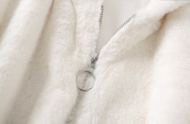 Forever21 เสื้อเฟอร์กันหนาว หมวกฮู้ด เสื้อขน แบรนด์ forever21 (FLUFFY COAT) ขาว