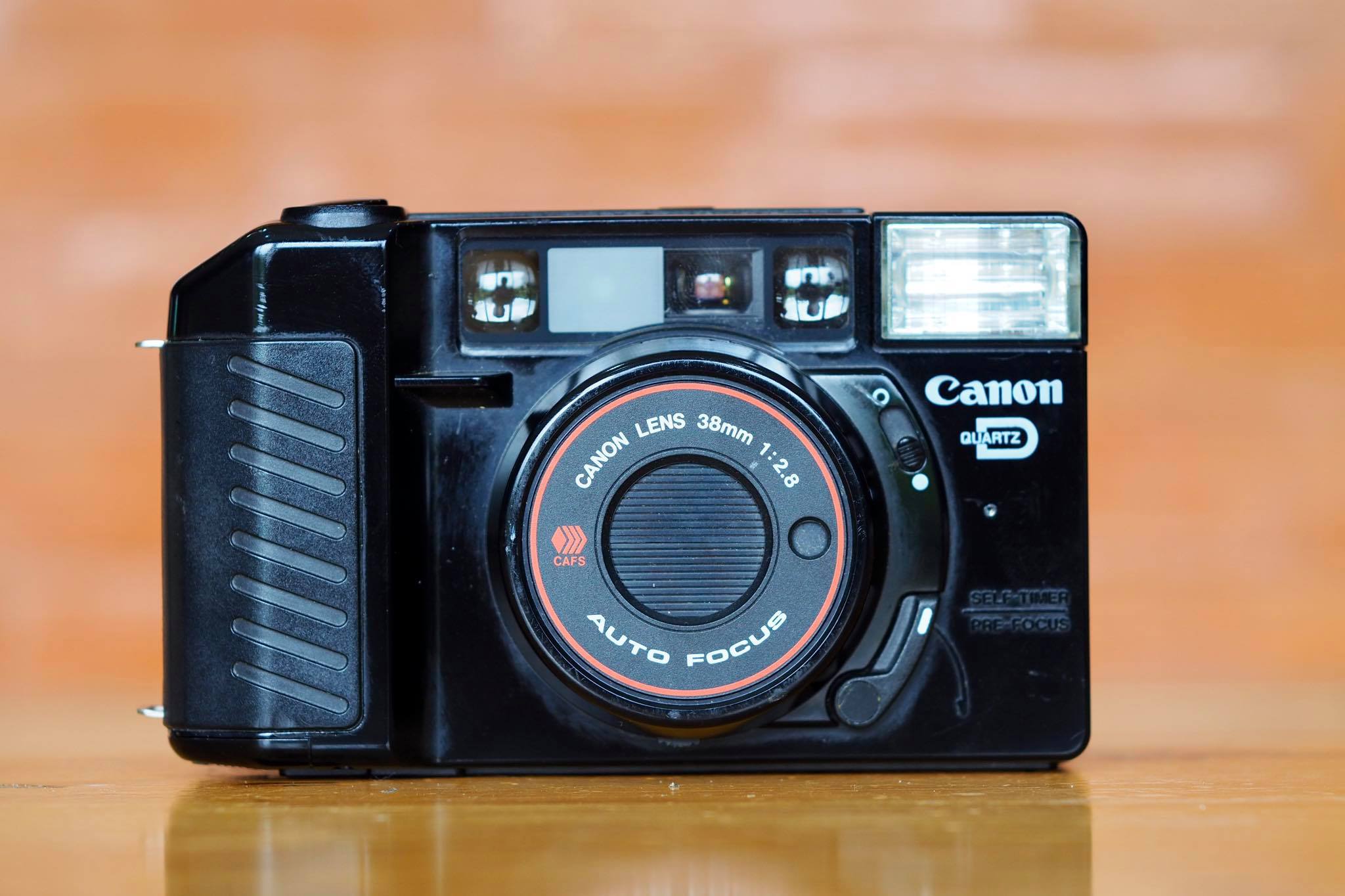 CANON AUTOBOY 2 QUARTZ DATE CANON LENS 38MM.F2.8