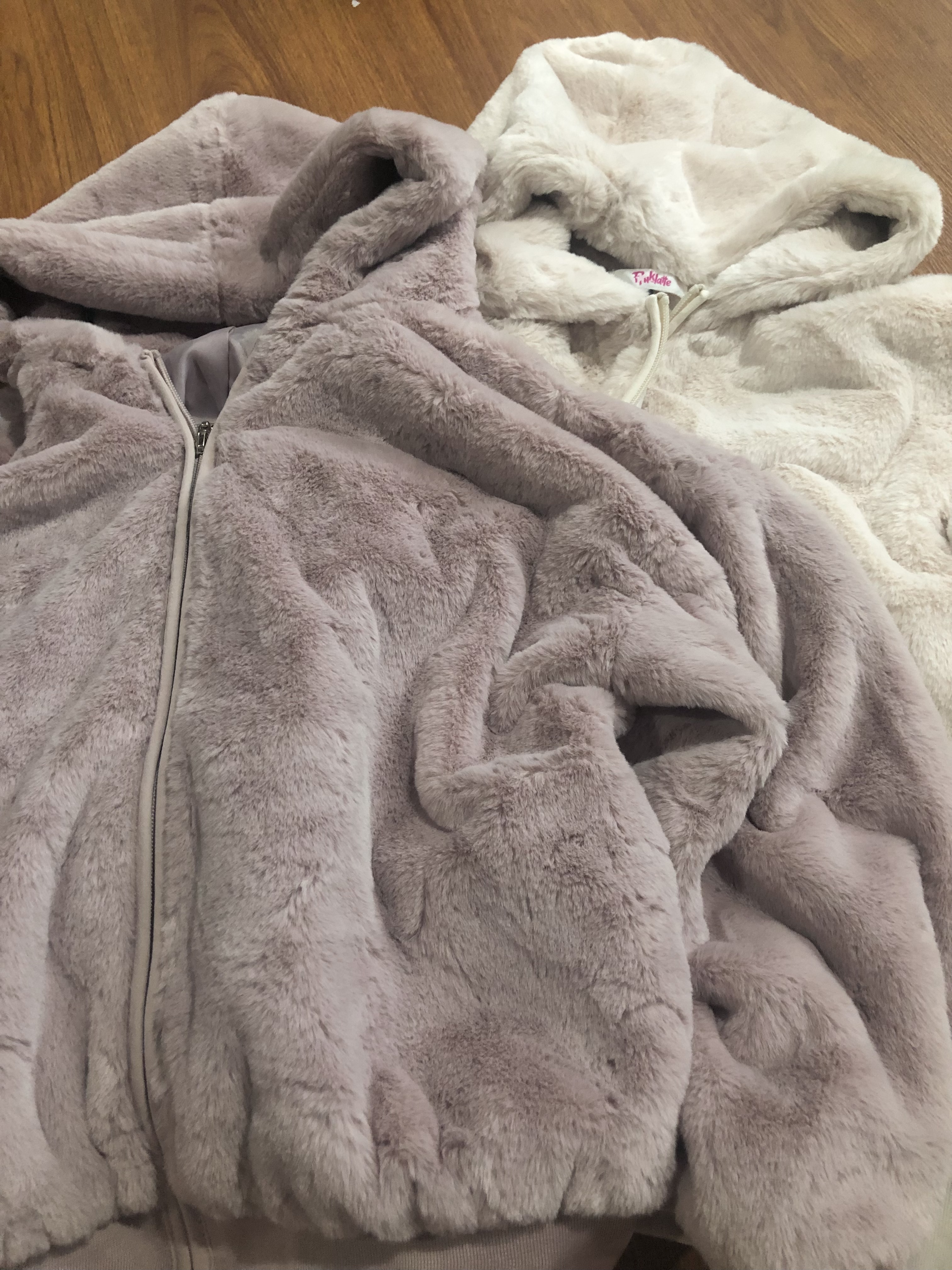 Pink latte เสื้อเฟอร์กันหนาว หมวกฮู้ด เสื้อขน (FLUFFY COAT ) แบรนด์ Pink latte