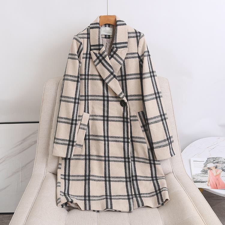Stradivarius เสื้อโค้ท เสื้อกันหนาว เนื้อผ้าสักหลาดวูล ลายตาราง checked แต่งกระดุมแถบ สองแถว แบรนด์ Stradivarius นู้ดกากี