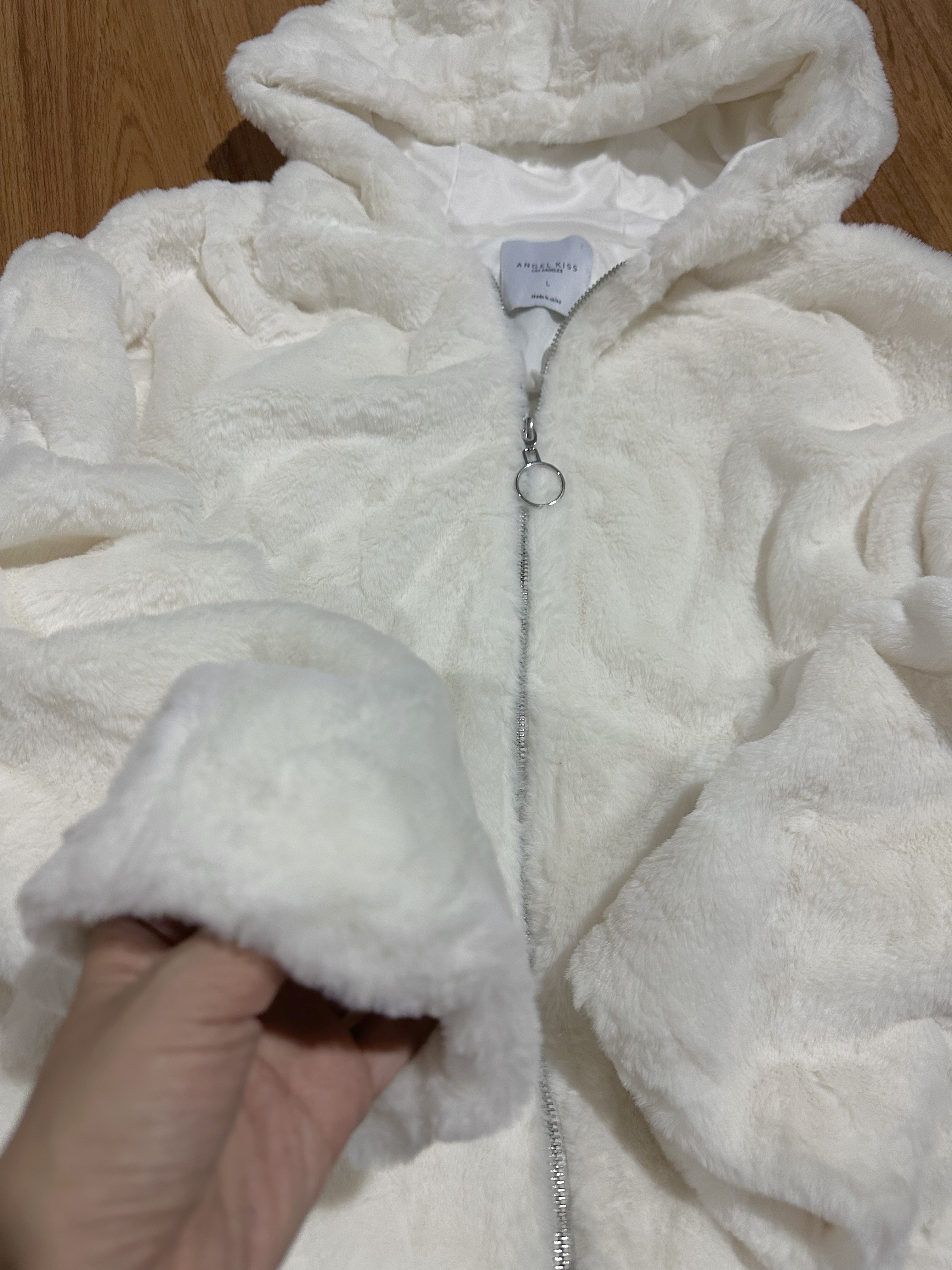 Forever21 เสื้อเฟอร์กันหนาว หมวกฮู้ด เสื้อขน แบรนด์ forever21 (FLUFFY COAT) ขาว
