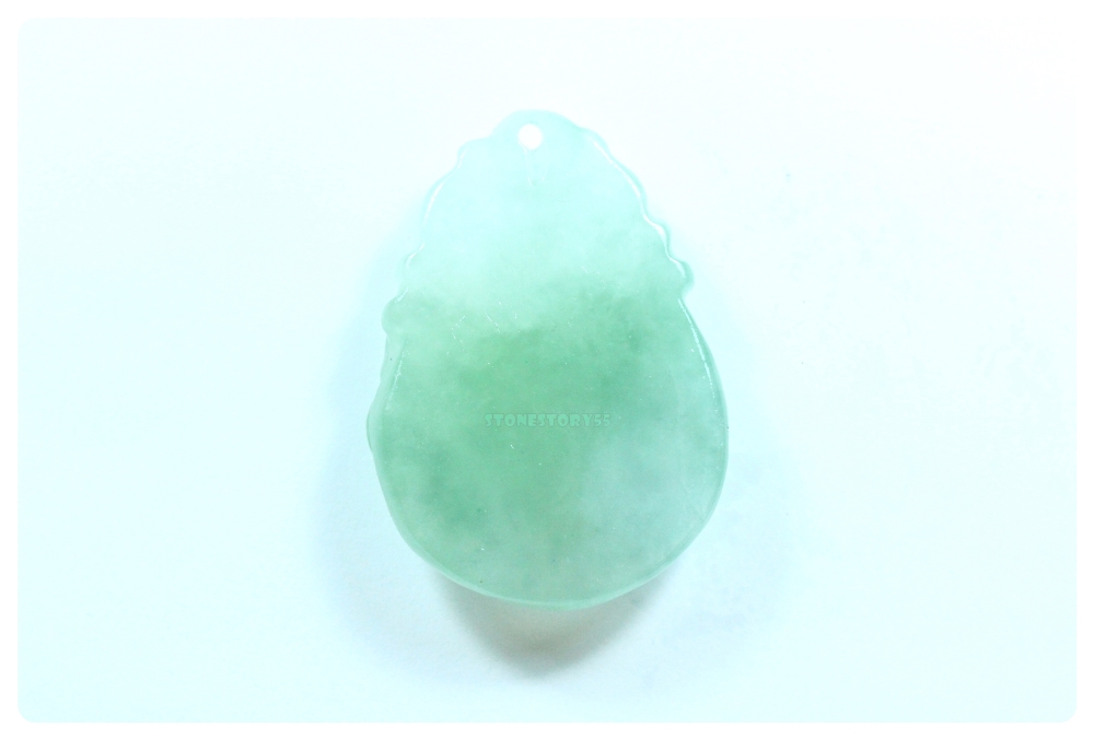 หยกน้ำแข็งแกะเป็นรูปโค (ฉลู)icejade