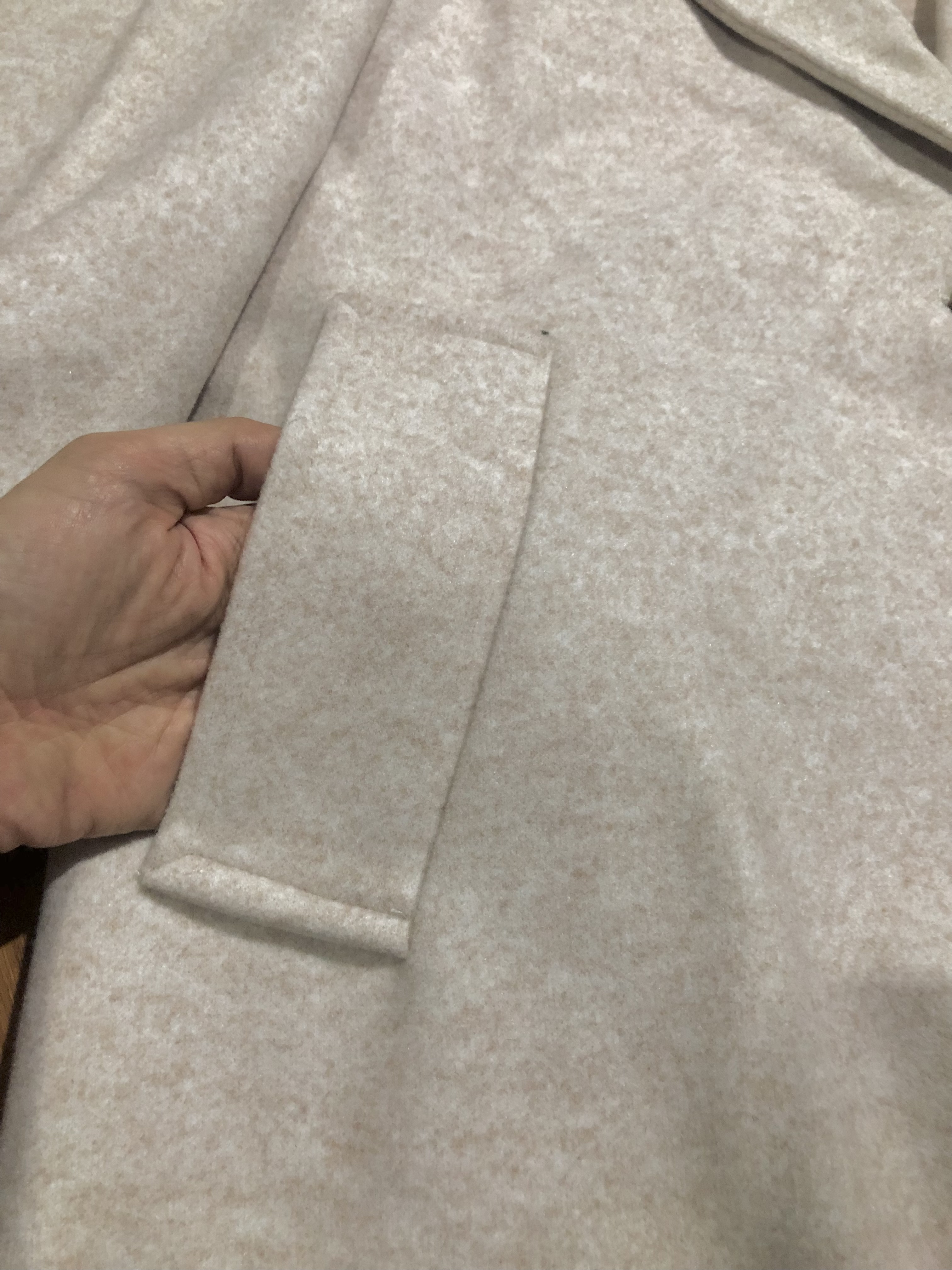 เสื้อโค้ดกันหนาว เสื้อกันหนาว overcoat โค้ทวูล สักหลาด ผสมวูล สีดำ แต่งคอปก กระดุมสองแถว แบรนด์ATCHING สำเนา สำเนา สำเนา สำเนา สำเนา ดำ