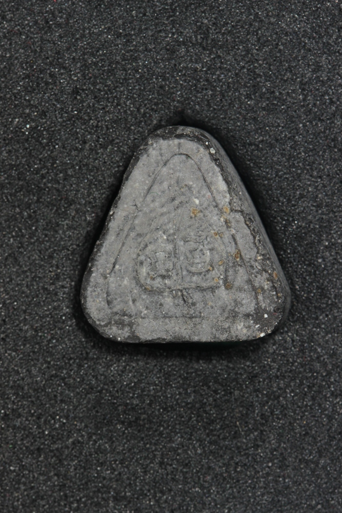 (ขายแล้ว)หลวงปู่สีปิดตานะมิ เนื้อดำ ปี2517 (วีดีโอคิกที่ลิ้งค์ด้านล่างนะครับ)