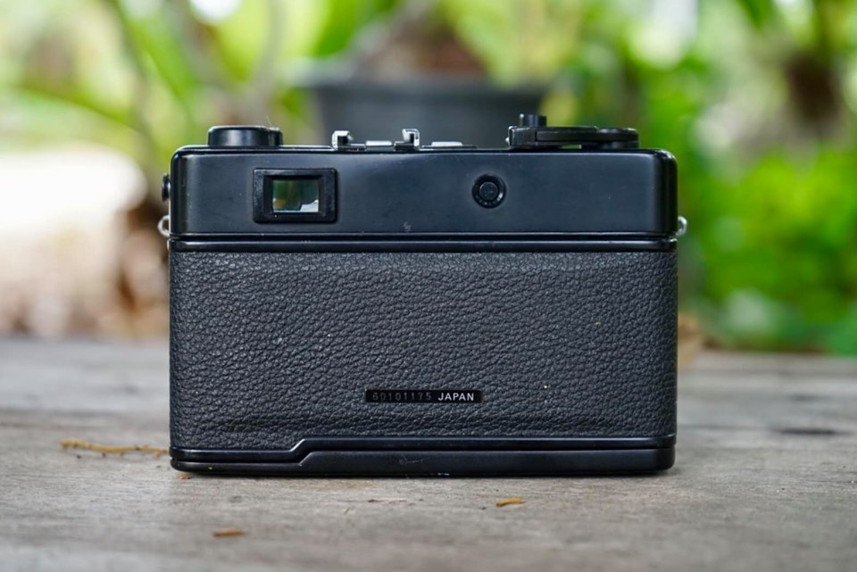 YASHICA ELECTRO35MC/YASHINON DX F＝40mm Yashica Electro 35 MC — Broken Camera . Club