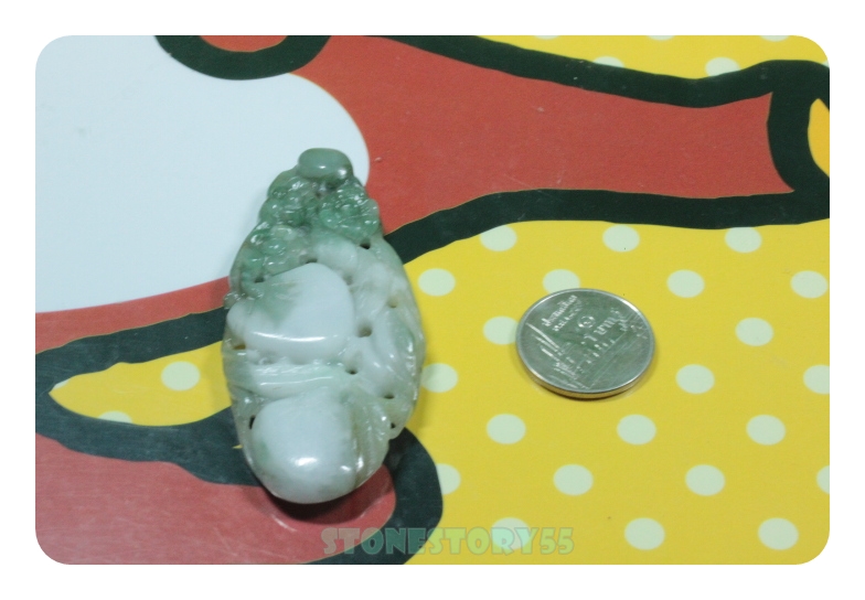 หยกแกะสลักรูปลูกท้อ