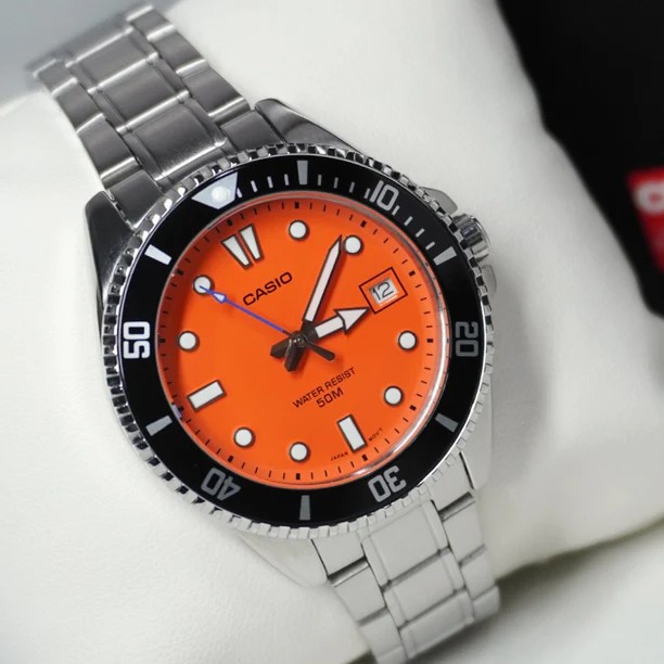 CASIO นาฬิกาคาสิโอ นาฬิกาข้อมือ นาฬิกากันน้ำ นาฬิกาของแท้ ประกันศูนย์ CMG 1 ปี รุ่น MDV-10D-4A1 นาฬิกาสีเงิน