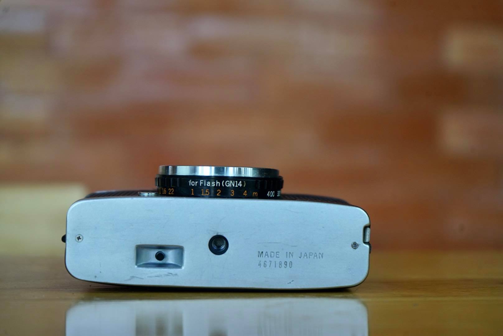 フィルムカメラ OLYMPUS-PEN EE-3 D.Zuiko 28mm F3.5 OLYMPUS PEN EE-3 / D.Zuiko 28mm F3.5 整備済 ネガフィルム付