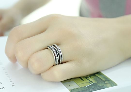 แหวนผู้ชาย แหวนเงินแท้ 925 แหวนวัยรุ่น ดีไซน์ ลายเส้น เกลียว แบบเท่ ๆ แหวนแบบ ปรับ size ได้ 909548