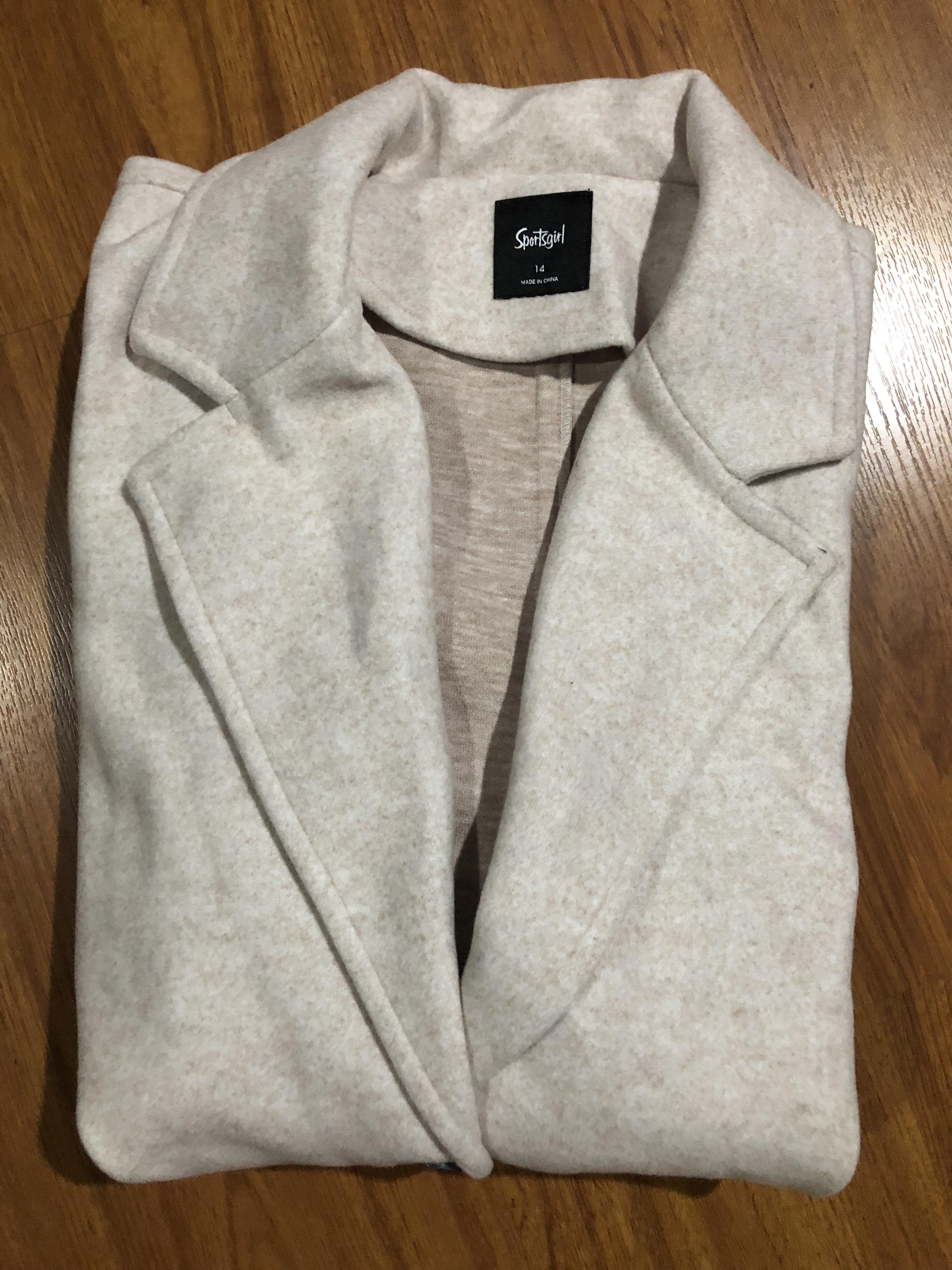 เสื้อโค้ดกันหนาว เสื้อกันหนาว overcoat โค้ทวูล สักหลาด ผสมวูล สีดำ แต่งคอปก กระดุมสองแถว แบรนด์ATCHING สำเนา สำเนา สำเนา สำเนา สำเนา ดำ