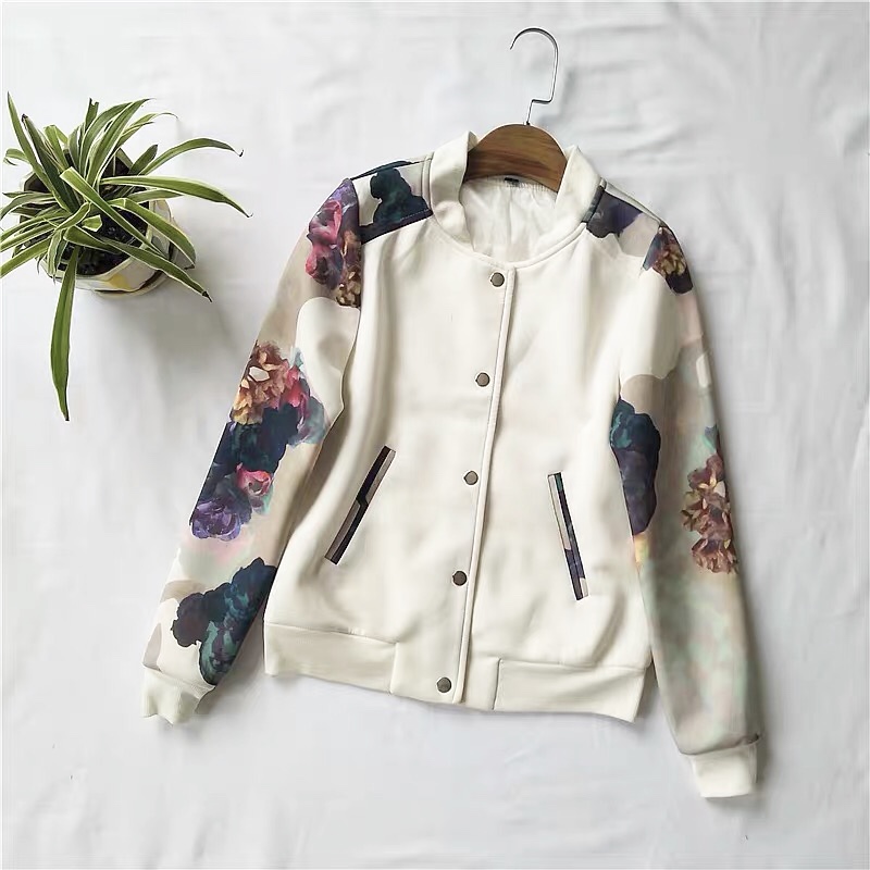 เสื้อคลุม เสื้อแจ็คเก็ต ผ้าวอร์ม สีขาว แต่งแขน ลายดอก เนื้อผ้าวอร์ม ใส่สบายคะ