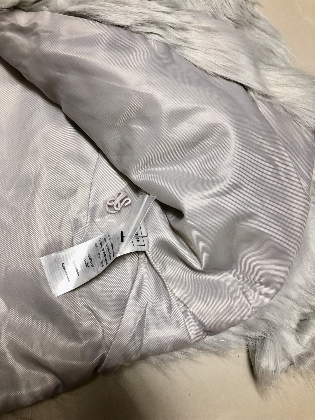 Orsay เสื้อคลุม เสื้อขนสัตว์ สีเทาอ่อน เนื้อขนฟู เนียนลื่น สวยหรู แบรนด์เนม ORSAY From German แท้100% SIZE S/M/L เทาอ่อน