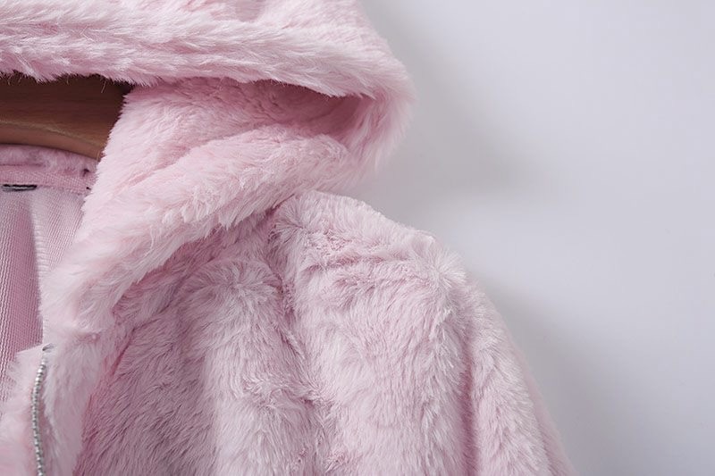 Page one เสื้อเฟอร์กันหนาว หมวกฮู้ด เสื้อขน Fluffy coat สีชมพูอ่อน แบรนด์ love tree ชมพู