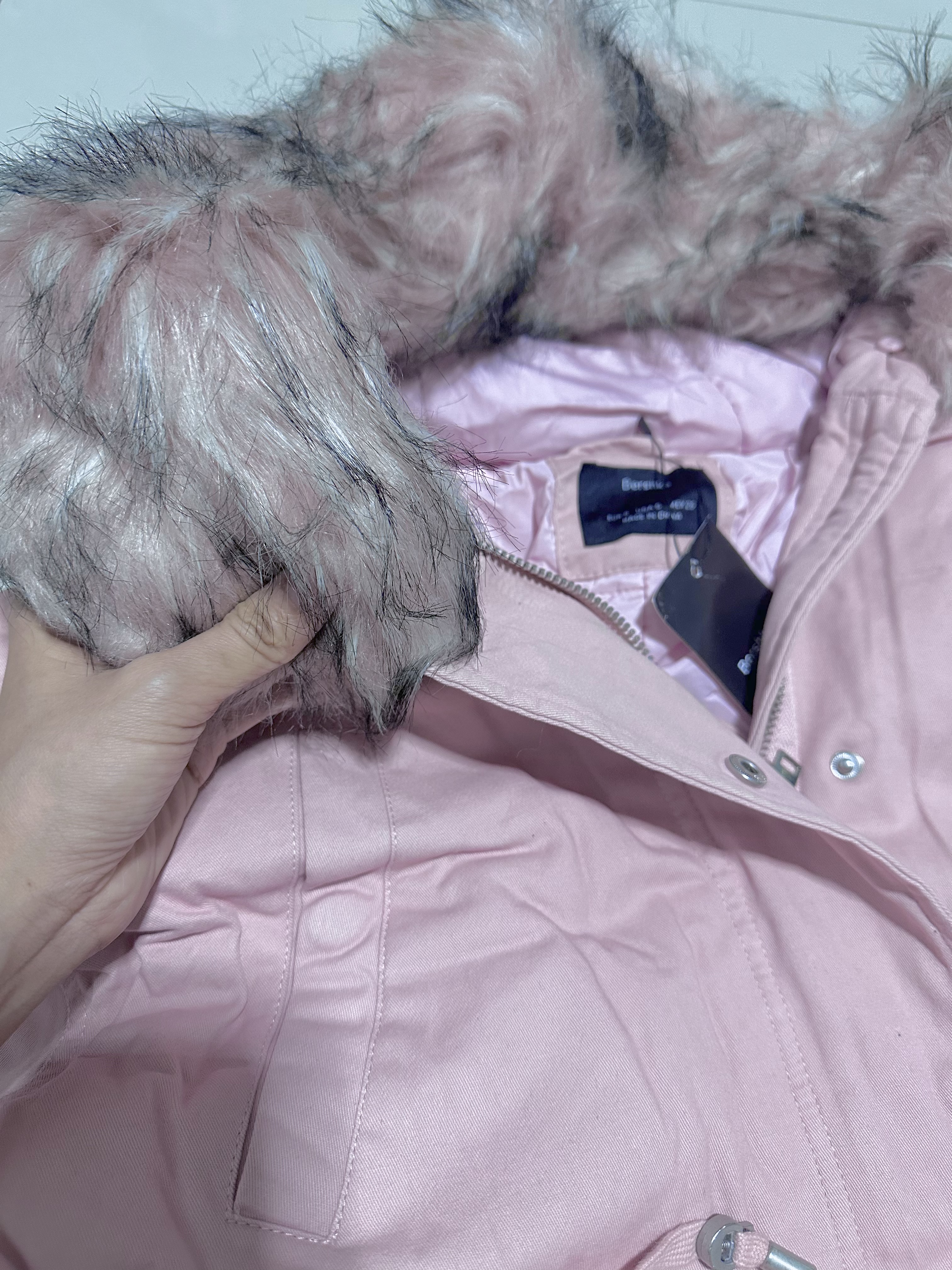 เสื้อโค้ทฮูท BERSHKAกันหนาว Parka สีชมพูอ่อน แต่งขนเฟอร์ ซับขนอุ่นด้านใน (เฟอร์ & ขนอุ่นด้านใน ถอดได้คะ) ดลบได้เลยคะ Size XS/S/M/ L/XL/XXL เขียว