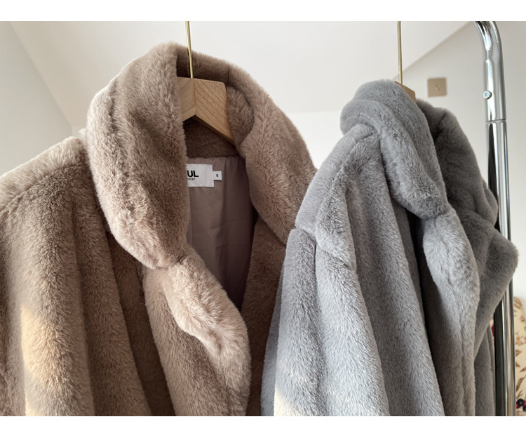 เสื้อโค้ทเฟอร์ โค้ทขนสัตว์เทียม แบรนด์ AZUL by moussy สีเทา ขนนุ่ม งานสวย พรีเมี่ยมมากเลยคะ งานช็อปแท้100% คะ SIe S/M/L สำเนา สำเนา น้ำตาล