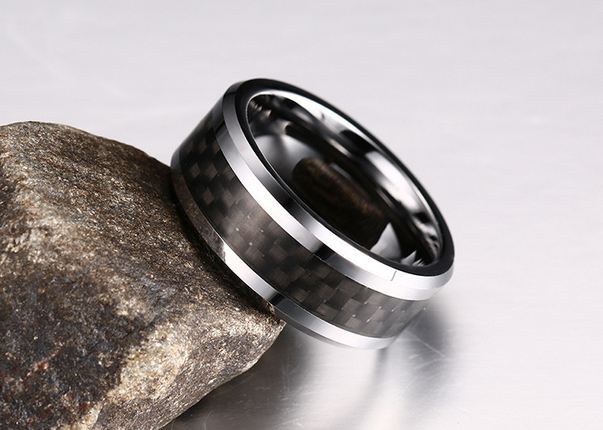 แหวนผู้ชาย แบบเท่ ๆ มีสไตล์ แหวน Tungsten carbide แท้ ดีไซน์ ด้านใน เป็น ลายสกีอต สีดำ แหวนหรู ๆ สำหรับผู้ชาย ใส่ออกงาน เข้ากับสูท 905255