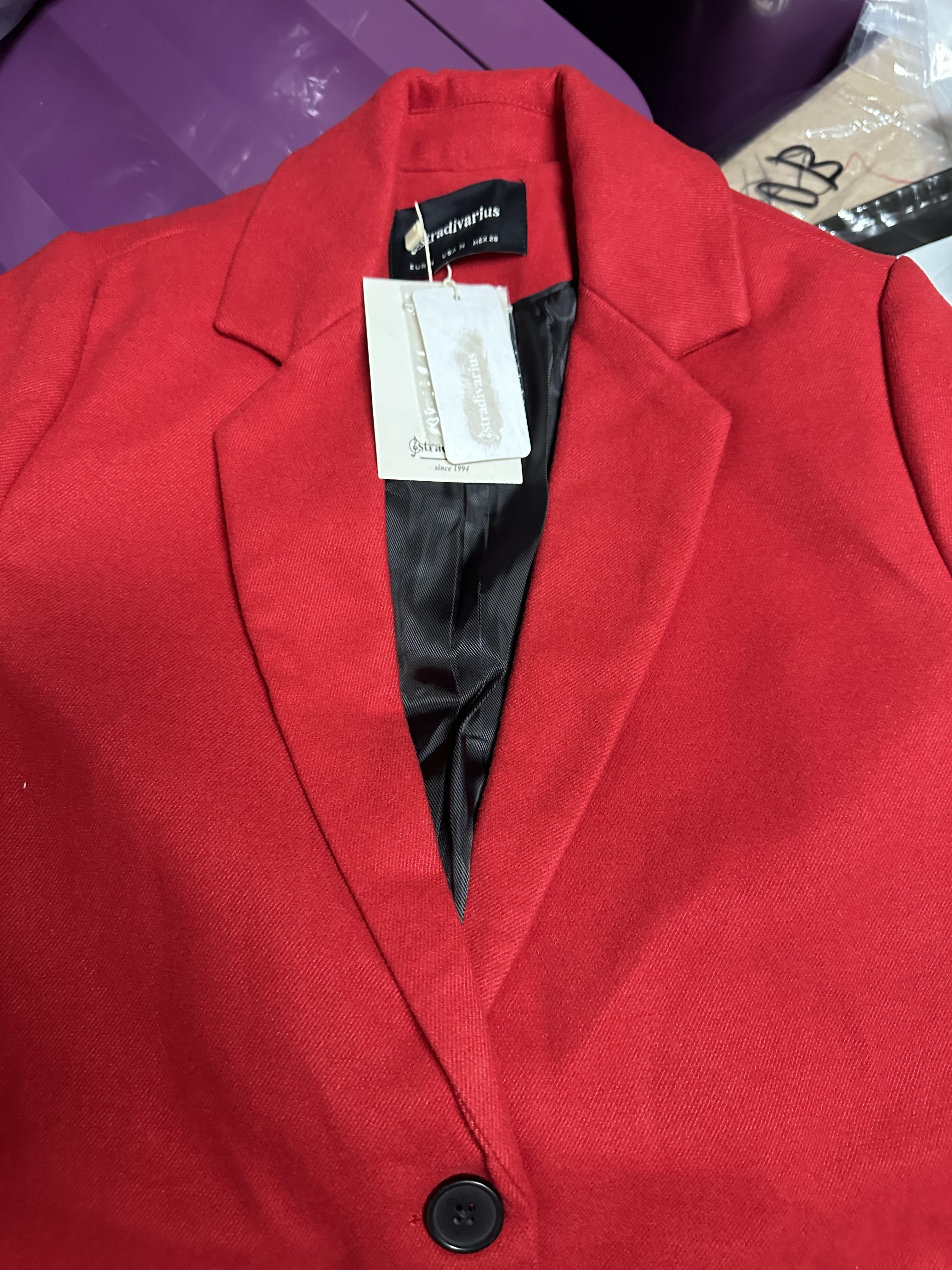 เสื้อโค้ท เสื้อโค้ทกันหนาว โค้ทสักหลาดสีแดง แบรนด์ STRADIVARIUS สำเนา