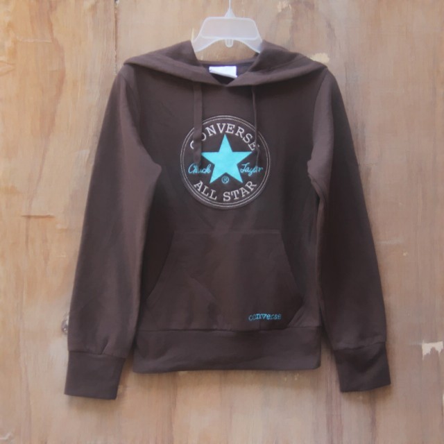 เสื้อวอร์มติดฮูท CONVERSE สีน้ำตาล เนื้อผ้าลื่น เนียนนุ่ม งานแบรนด์เนมแท้ คะ Size M