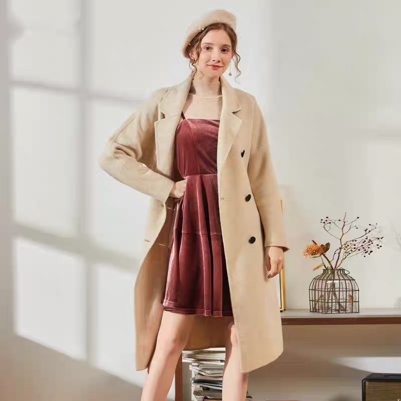 Lutique เสื้อโค้ทวูล Trench coat เสื้อโค้ทเฟอร์ โค้ทสักหลาดสีเบจ แบรนด์ LUTIQUE