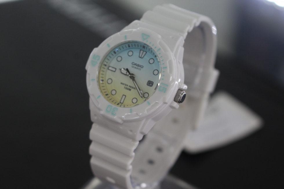 CASIO นาฬิกาคาสิโอ นาฬิกาข้อมือ นาฬิกากันน้ำ นาฬิกาของแท้ ประกันศูนย์ CMG 1 ปี รุ่น LRW-200H-2E2 นาฬิกาสีขาว