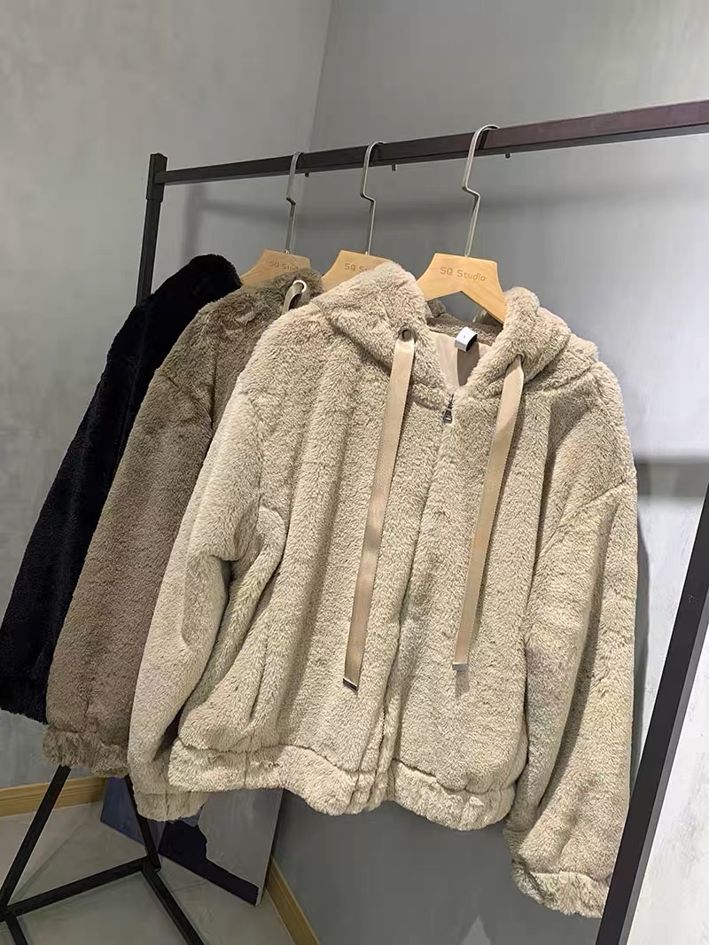 Page one เสื้อเฟอร์กันหนาว หมวกฮู้ด เสื้อขน Fluffy coat แบรนด์ page One ดำ