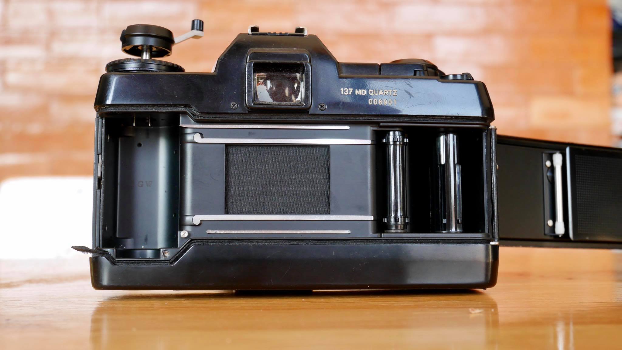CONTAX 137 MD QUARTZ YASHICA LENS ML ZOOM 42-75MM.F3.5-4.5 - ฟิล์ม