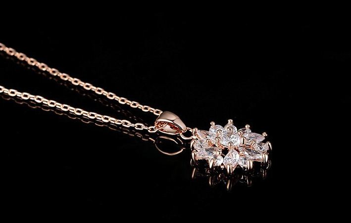 สร้อยคอผู้หญิง สร้อยคอ ฝังเพชร CZ AAA ลายดอกไม้ ใส่ออกงาน สี Rose Gold ทอง 18 K สวยหรู ของขวัญให้แฟน สวยมากค่ะ 610830