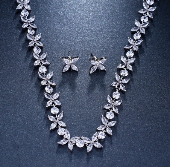 ชุดเครื่องเพชร ลายดอกไม้ แบบเต็มเส้น เข้าชุด กับ ต่างหู ชุดเครื่องเพชร เจ้าสาว หรือ ใส่ออกงานราตรีหรู 354752