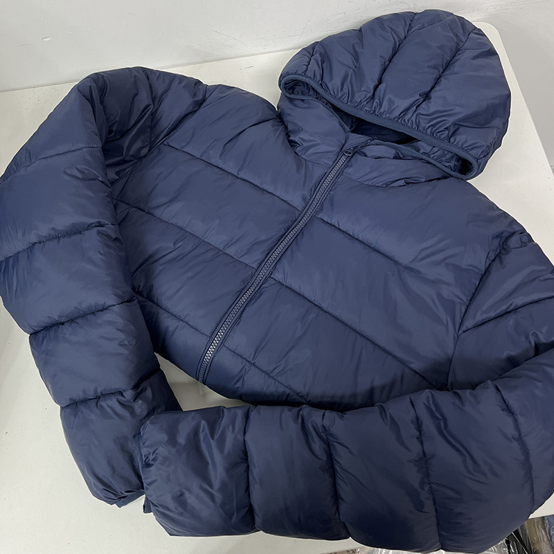 Forever21 เสื้อกันหนาว ติดฮูท เสื้อบอมเบอร์ บุนวมอุ่น แบรนด์ Forever21 / Men's Black Lightweight Puffer Jacket น้ำเงิน